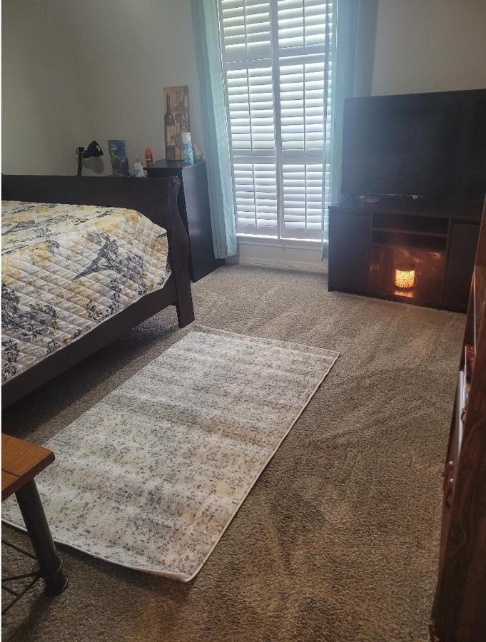 Bedroom Four Minutes From Beach Pensacola Exteriör bild